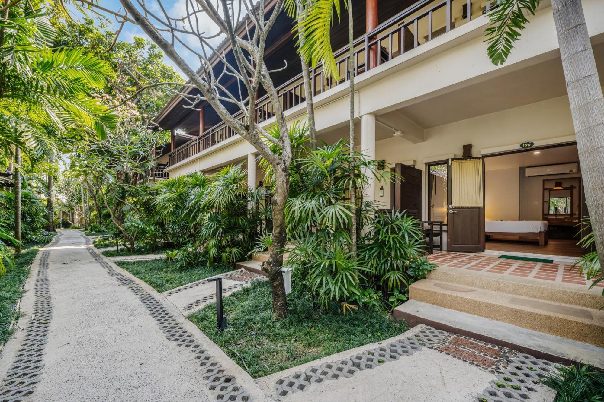 Resort Baan & - Sha Extra 3*